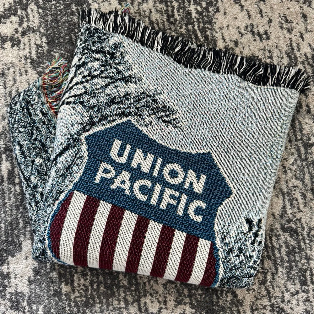 Union Pacific Big Boy 4014 Steam Locomotive Woven Tapestry Throw Blanket Fringe - Picture 2 of 8